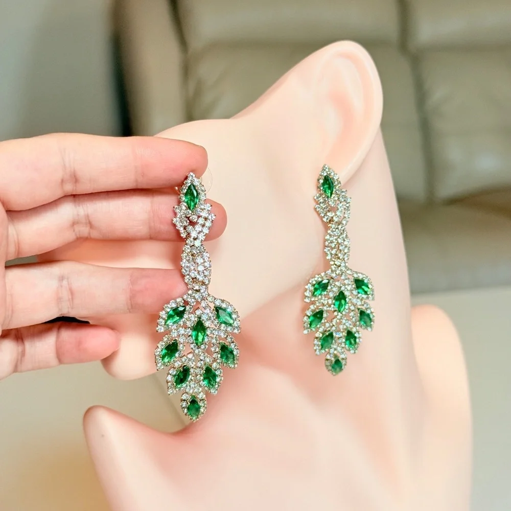 ⚜️ Elegant Classic Green and Clear Gems Drop Earrings